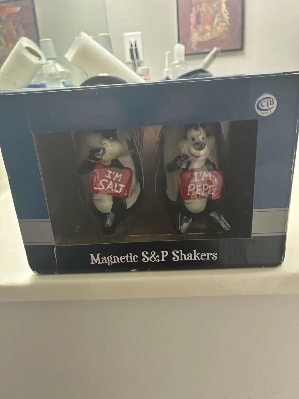 New in Box Looney Tunes Pepé Le Pew & Penelope Pussycat  salt and pepper shakers
